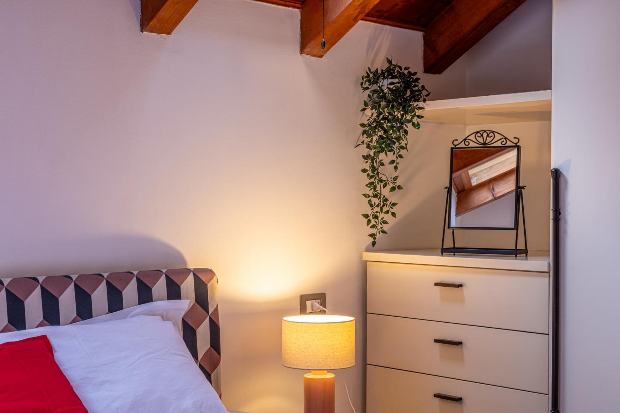 Romantic Suite Navigli - 15Min Duomo - Free Parking Milão Exterior foto